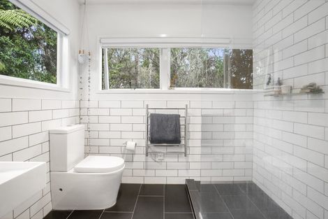 Photo of property in 6 Victory Road, Laingholm, Auckland, 0604