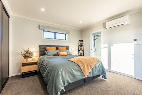 Photo of property in 10 Cyprus Place, Fitzherbert, Palmerston North, 4410