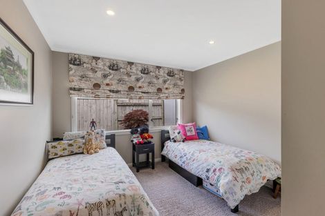 Photo of property in 11 Monaco Grove, Fitzherbert, Palmerston North, 4410