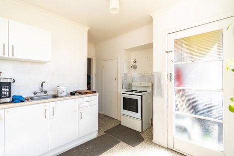 Photo of property in 87 Queens Drive, Lyall Bay, Wellington, 6022