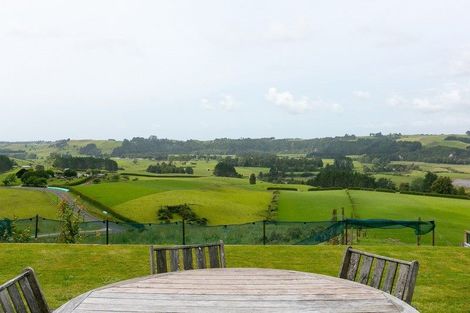 Photo of property in 184 Everett Road, Everett Park, New Plymouth, 4373