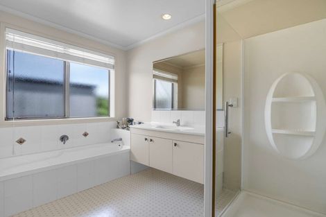 Photo of property in 60 Gibson Place, Papamoa Beach, Papamoa, 3118