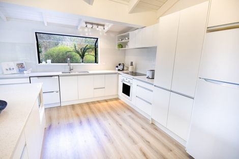 Photo of property in 72 Tauroa Road, Havelock North, 4130