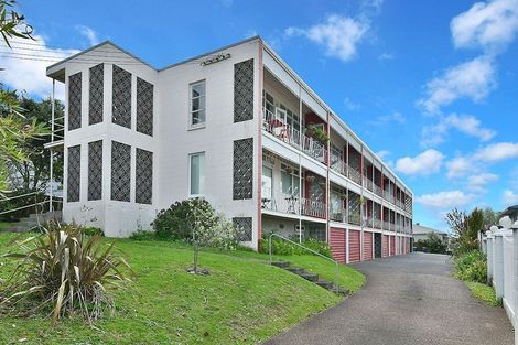 Photo of property in 7/219 Onewa Road, Birkenhead, Auckland, 0626