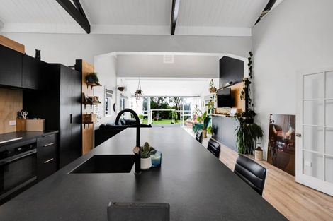 Photo of property in 330 Kelly Road, Lepperton, New Plymouth, 4373