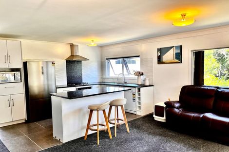 Photo of property in 4/304 Great North Road, Henderson, Auckland, 0612