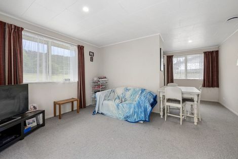 Photo of property in 16 Oaklands Grove, Clouston Park, Upper Hutt, 5018