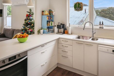 Photo of property in 15 James Grove, Stokes Valley, Lower Hutt, 5019