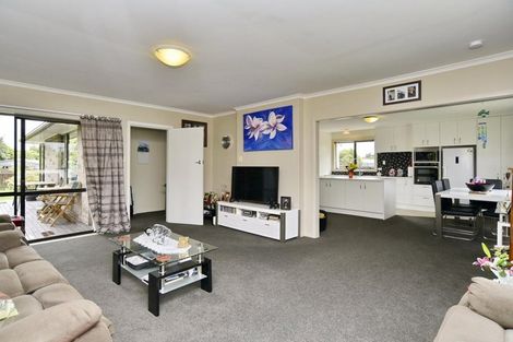 Photo of property in 11 Quebec Place, Wainoni, Christchurch, 8061