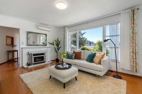 Photo of property in 26 Stewart Drive, Newlands, Wellington, 6037