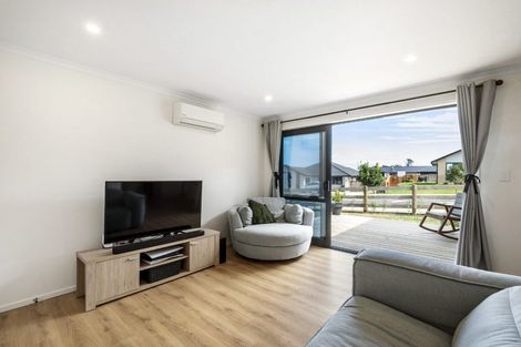 Photo of property in 17 Omahuru Road, Glenbrook, 2681