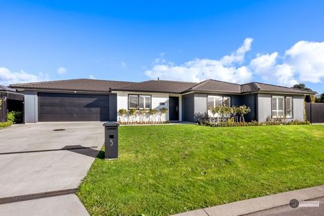 Photo of property in 5 Buddle Road, Wallaceville, Upper Hutt, 5018