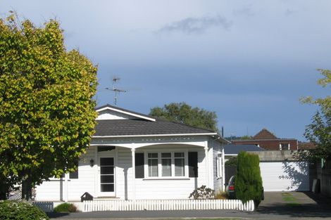 Photo of property in 2 Sutherland Avenue, Silverstream, Upper Hutt, 5019