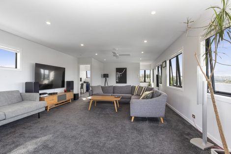 Photo of property in 18 House Avenue, Mangere Bridge, Auckland, 2022