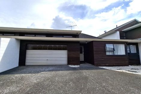 Photo of property in 2/51 Anzac Road, Browns Bay, Auckland, 0630