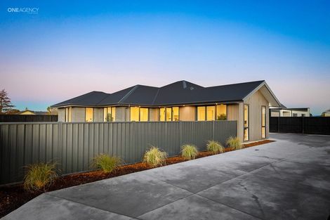 Photo of property in 6 Oakville Close, Rangiora, 7400