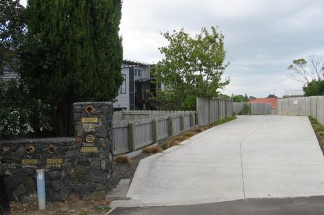 Photo of property in 270a Wairau Road, Glenfield, Auckland, 0627