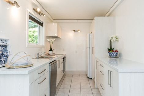 Photo of property in 11 Shortland Place, Havelock North, 4130