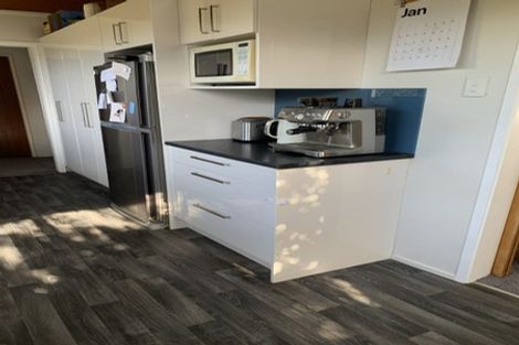 Photo of property in 3 Hawthorn Crescent, Stokes Valley, Lower Hutt, 5019