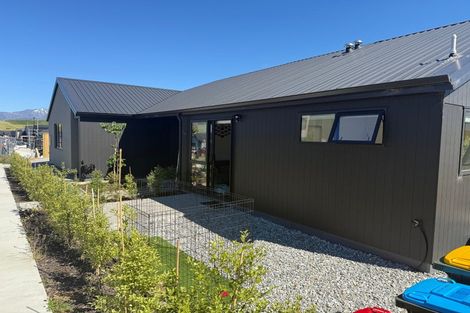 Photo of property in 2 Shelduck Road, Jacks Point, 9371