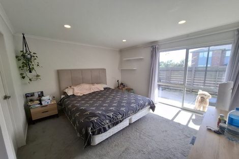 Photo of property in 10 Iwinuku Crescent, Wattle Downs, Auckland, 2103