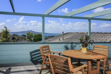 Photo of property in 2/39 Parr Terrace, Castor Bay, Auckland, 0620