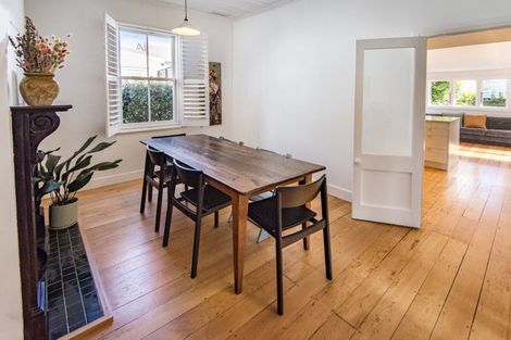 Photo of property in 27 William Bond Street, Stanley Point, Auckland, 0624