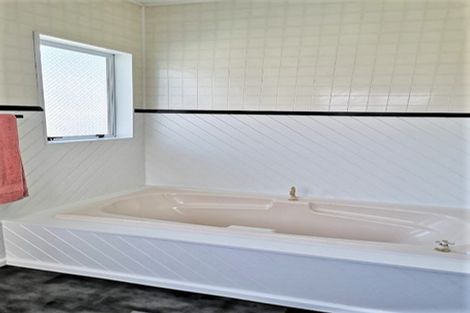 Photo of property in 1118 Fergusson Drive, Clouston Park, Upper Hutt, 5018