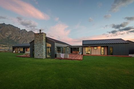 Photo of property in 16 Runholder Rise, Jacks Point, 9371