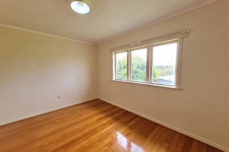Photo of property in 349 Wairau Road, Totara Vale, Auckland, 0629