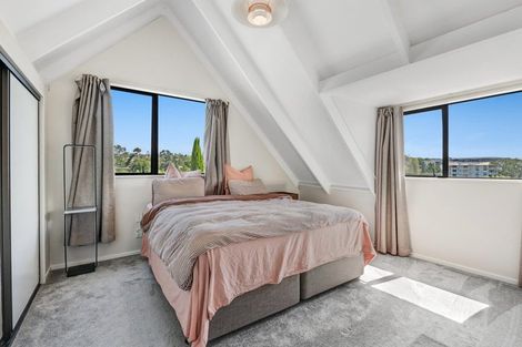 Photo of property in 14 Mallard Place, Unsworth Heights, Auckland, 0632