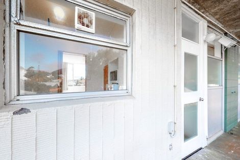 Photo of property in Beresford Apartments, 16/118 Russell Terrace, Berhampore, Wellington, 6023