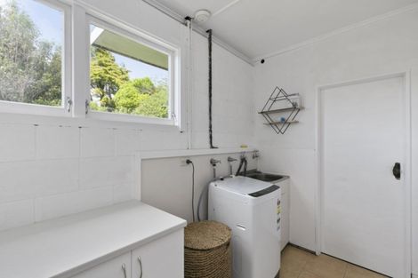 Photo of property in 9 Blandford Way, Newlands, Wellington, 6037