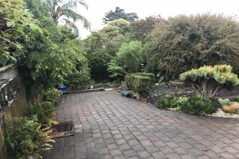 Photo of property in 3/2 Dallinghoe Crescent, Milford, Auckland, 0620