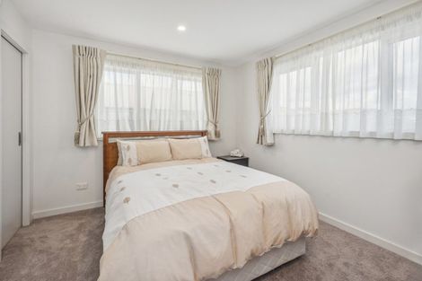 Photo of property in 28 Magnolia Rise, Waipahihi, Taupo, 3330