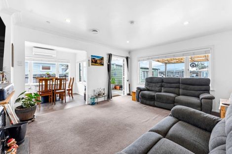 Photo of property in 6 Paterson Avenue, Pukekohe, 2120