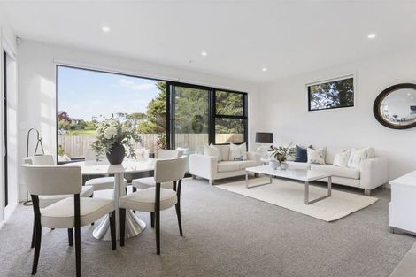 Photo of property in 2/15d Verran Road, Birkenhead, Auckland, 0626