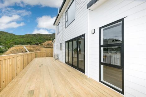 Photo of property in 6 Pihipihi Way, Crofton Downs, Wellington, 6035