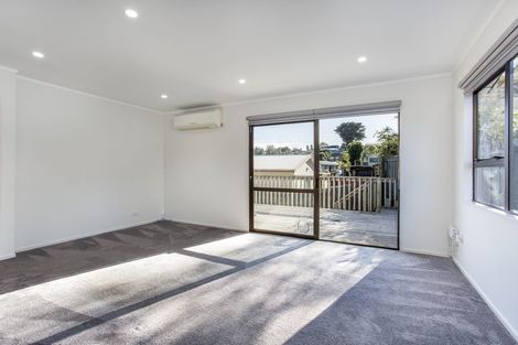 Photo of property in 7 Flaunty Place, West Harbour, Auckland, 0618