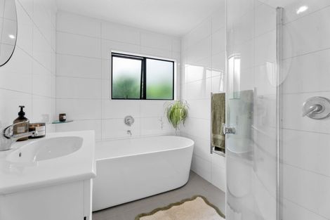 Photo of property in 1/9a Kitewao Street, Northcote, Auckland, 0627