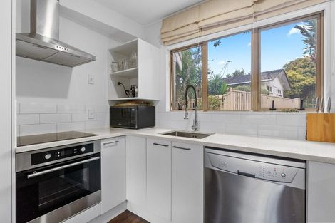 Photo of property in 8a Aplin Place, Birkdale, Auckland, 0626