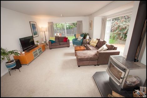 Photo of property in 30 Mappin Place, Chatswood, Auckland, 0626