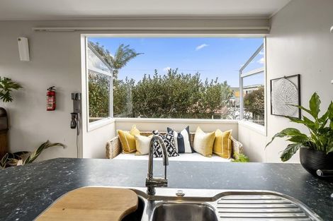 Photo of property in 2/32 Beresford Street, Bayswater, Auckland, 0622