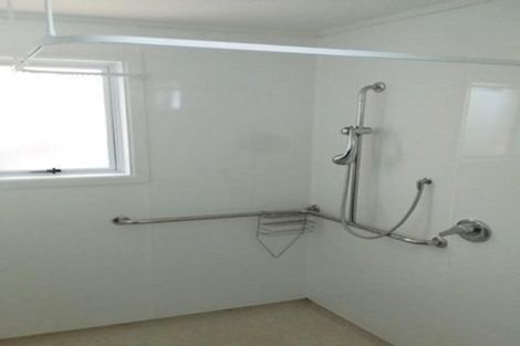 Photo of property in 25 Seaview Road, Marfell, New Plymouth, 4310