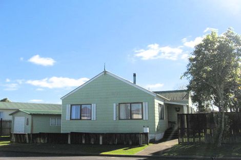 Photo of property in 12 Tilbrook Place, Papakura, 2110