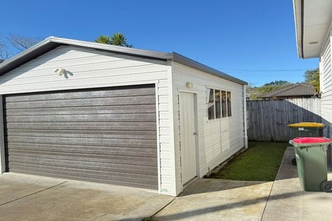 Photo of property in 6 Knox Road, Swanson, Auckland, 0612