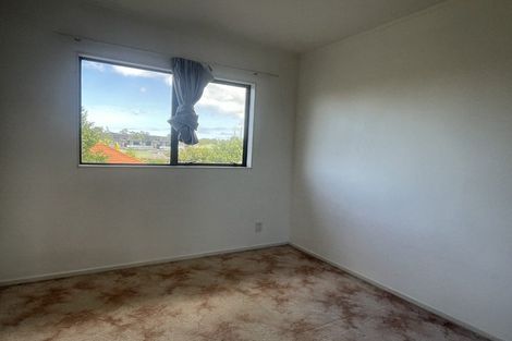 Photo of property in 4 Heversham Place, Glendene, Auckland, 0602