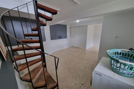 Photo of property in 1 Selwyn Crescent, Forrest Hill, Auckland, 0620