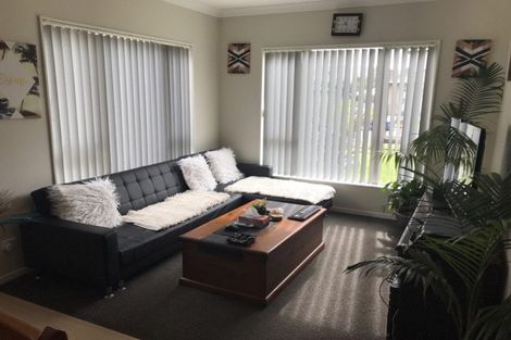 Photo of property in 24 Midhurst Avenue, Henderson, Auckland, 0612