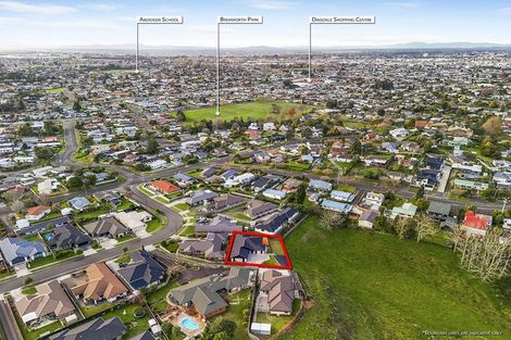 Photo of property in 15 Carlingford Rise, Dinsdale, Hamilton, 3204